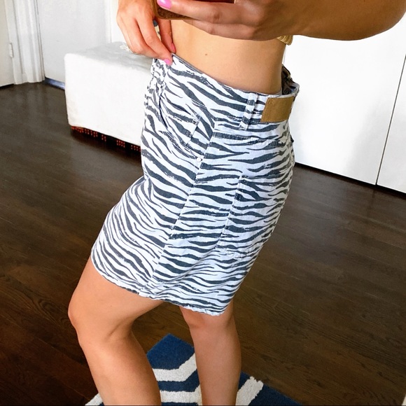 π¦ ZARA BLACK WHITE ZEBRA PRINT HIGH WAIST MOM DENIM SHORTS! - Picture 2 of 13